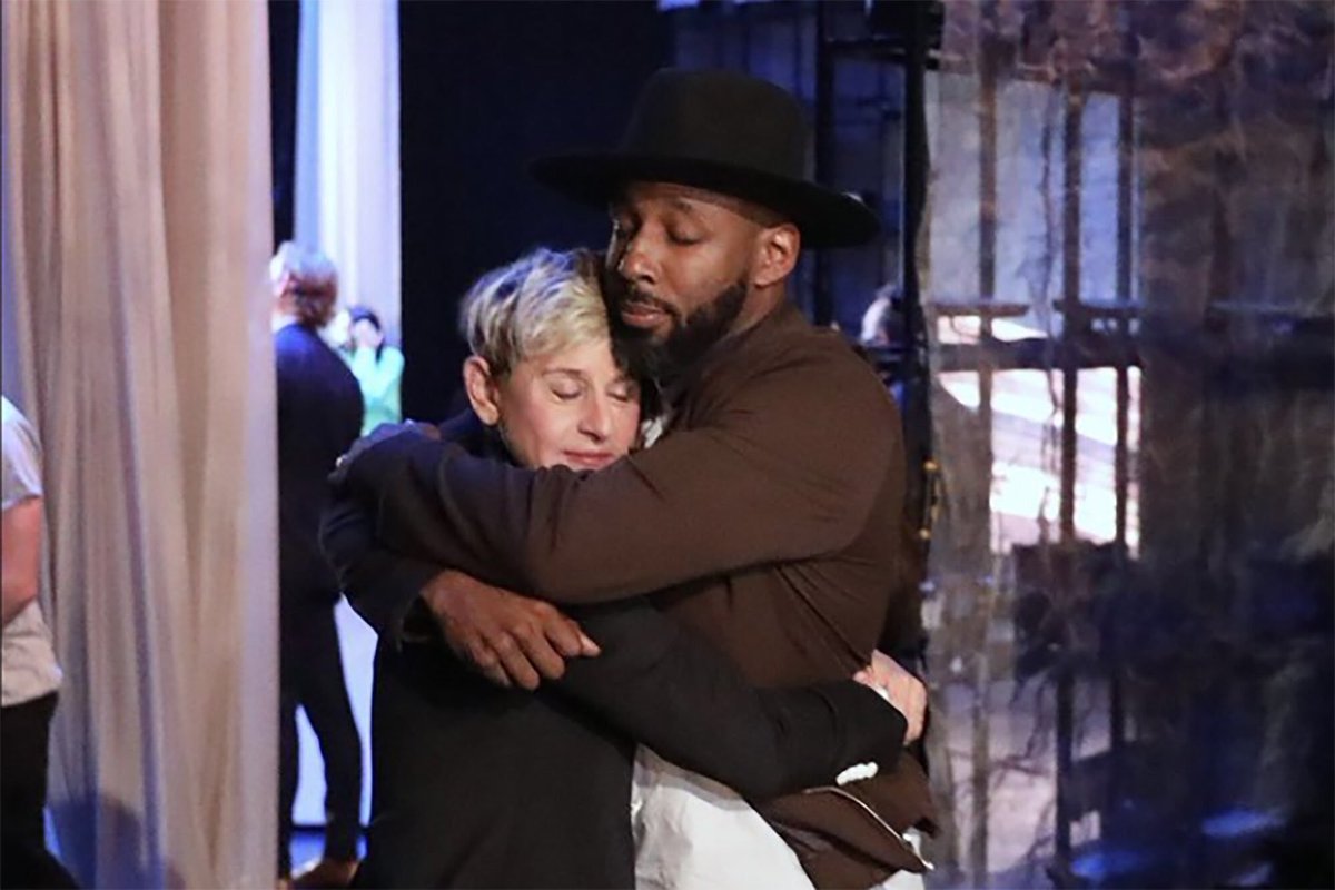 aksmmedia's tweet photo. Stephen "tWitch" Boss, choreographer, DJ and co-host of "ellen," has died at 40. 

(📷 MICHAEL ROZMAN/WARNER BROS.) https://t.co/Xi9PpdXDpz