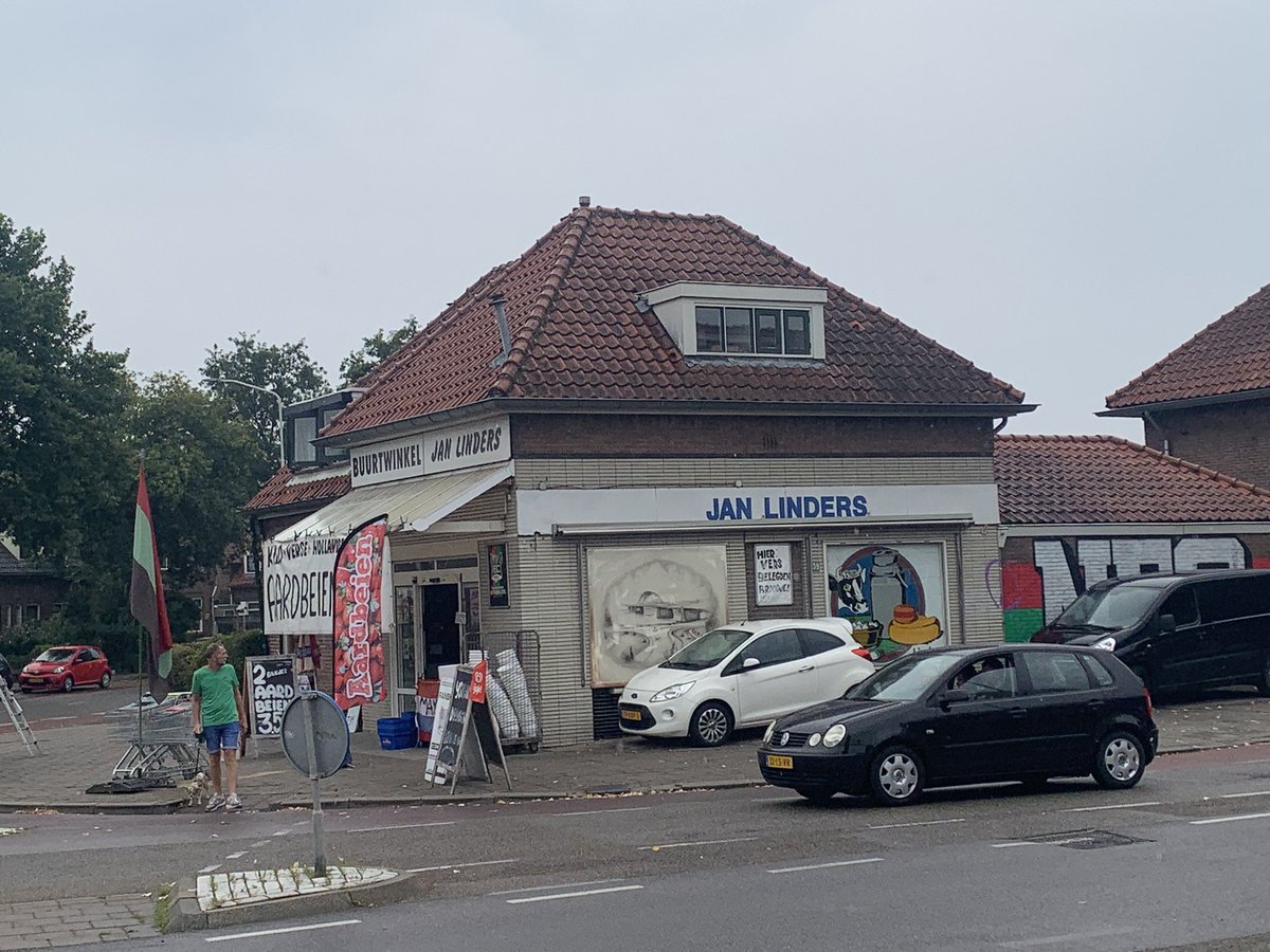 jvdbeucken's tweet photo. Er is één #janlinders die de AH-dans ontspringt. De Jan Linders in #Nijmegen https://t.co/Fwj3O4HmhG