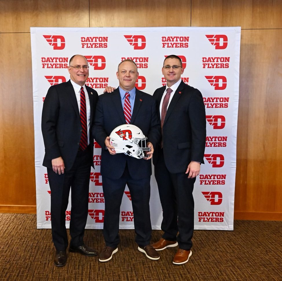 DaytonFootball's tweet photo. It’s OFFICIAL‼️

Welcome Home Head Coach @TDAndrews4 ✈️

#flyerfootball / #goflyers https://t.co/ODHUoQ9A6z
