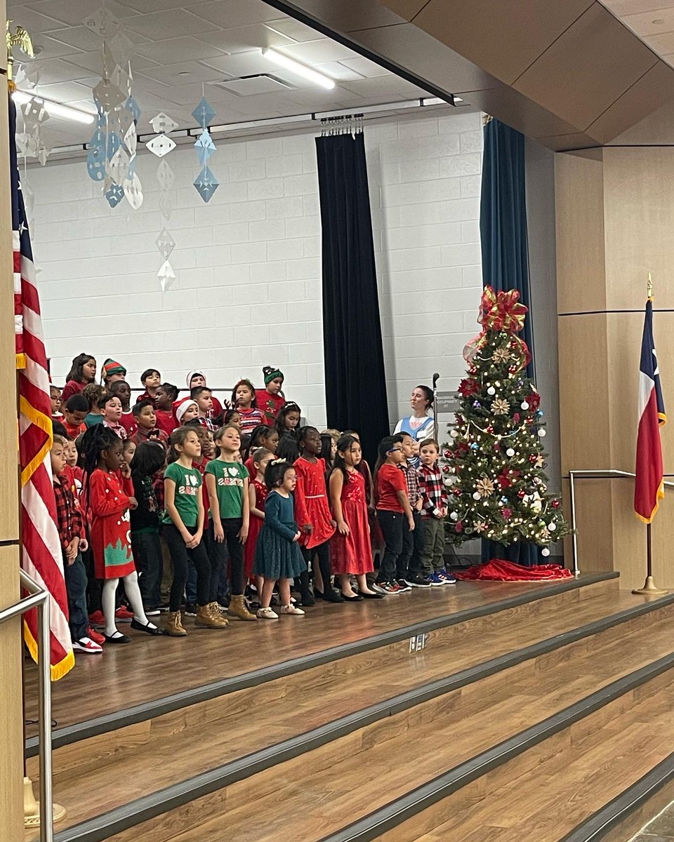 HooverCFISD's tweet photo. We had an amazing turnout last night at our holiday music program. Our Kinder, 1st, and 2nd grade students did amazing! A BIG shout out to #MrKeen for his awesome work with our Heroes! #BeAHooverHero #CFISDSpirit #Bringingoutthebest #hooverholidays https://t.co/0tPMCtzq1y