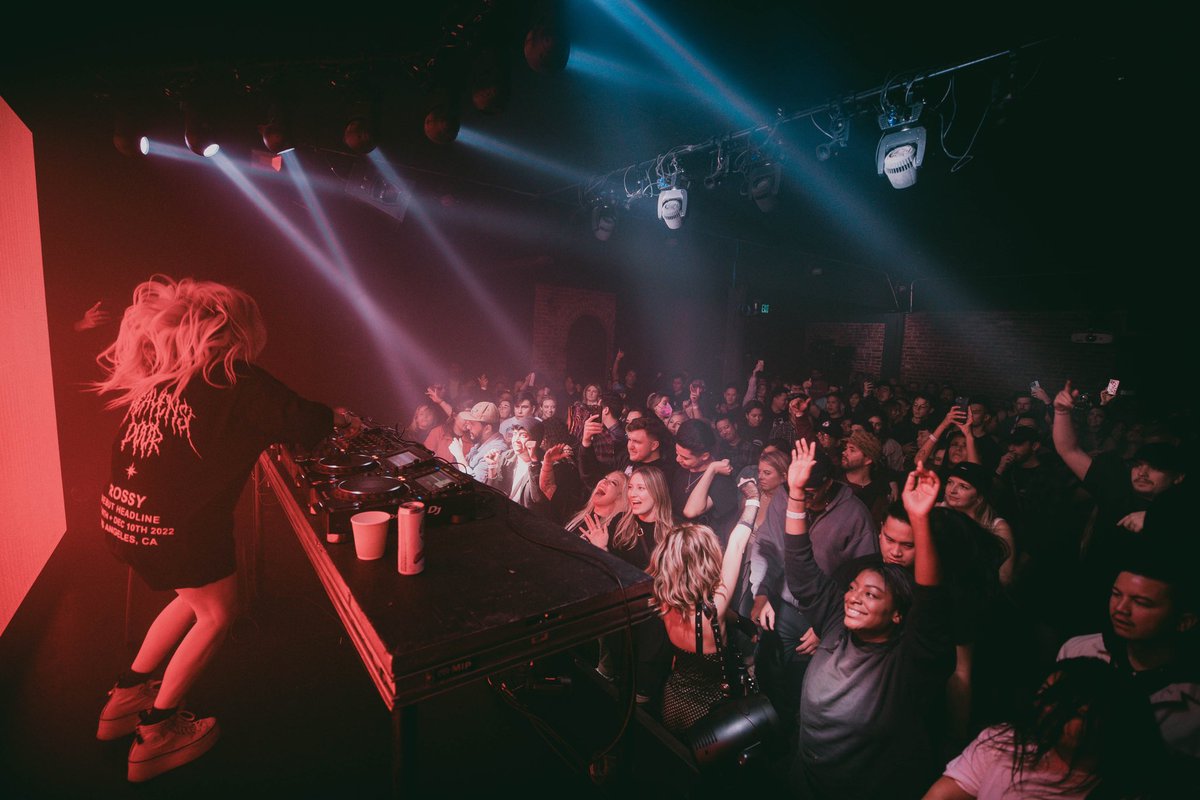 rossykate's tweet photo. from the bottom of my heart, thank u. this meant more than u could ever know 💓

&amp; a special thank u to - 
@TeamBandL @capshun @juuku__ @VILLASOUNDS @squiredmusic @RamonPang @kaijukenney @sophie_mhj @JasonRosenbaum @seradopa 

ALSO NEW MUSIC FRIDAY :) https://t.co/rKs6MAPM3s