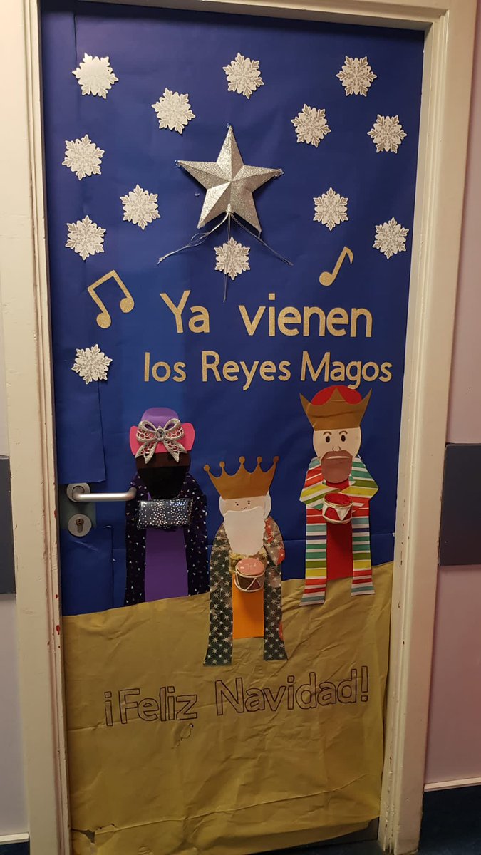 mlle_gallacher's tweet photo. Christmas Spirit in ML - hard to pick which one is my favourite! @JohnstoneHighML https://t.co/ZUUdRoYEoy