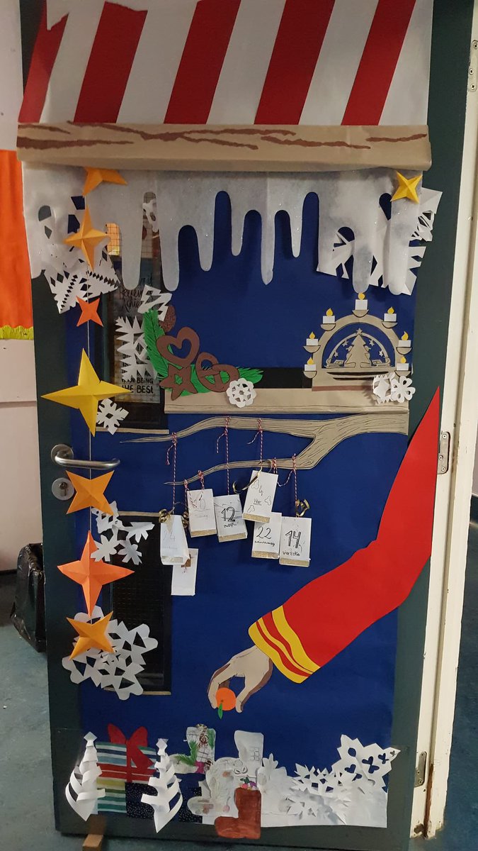 mlle_gallacher's tweet photo. Christmas Spirit in ML - hard to pick which one is my favourite! @JohnstoneHighML https://t.co/ZUUdRoYEoy