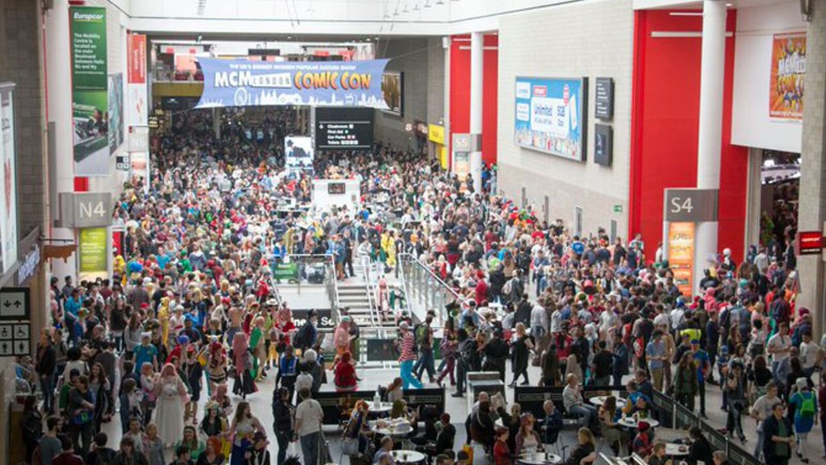 comics_cherry's tweet photo. We had a blast at comic-con, it was amazing meeting you all and interact with you. All of your cosplays were amazing!
#ComicCon 
#cosplay 
#fun https://t.co/DQEXehythF