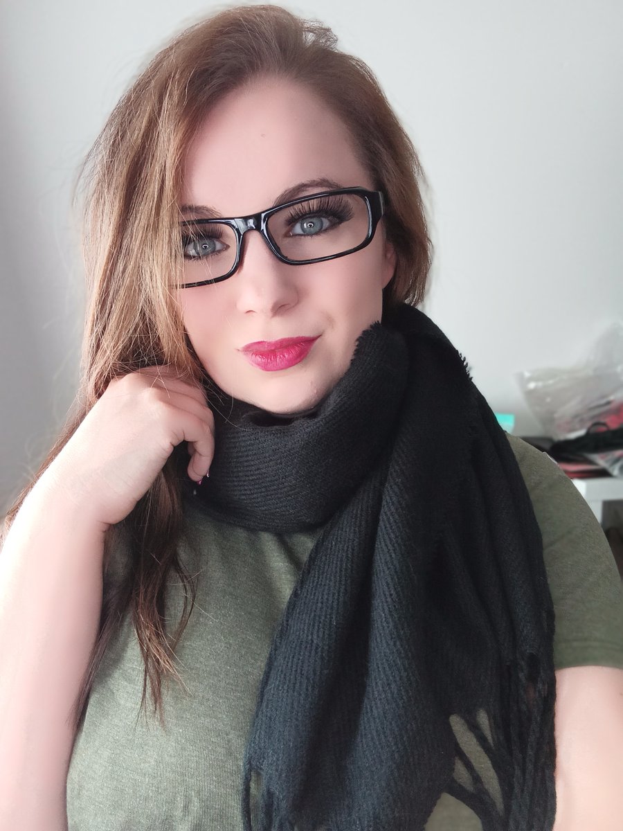 AshleyMerwinFun's tweet image. Wrap up warm guys!🥶 Do you like my scarf? 🧣
.
.
.
.
#winterhatseason #chillyweather❄ #latexgamer #lovelatex #latexmodels #latexstream #latexlady