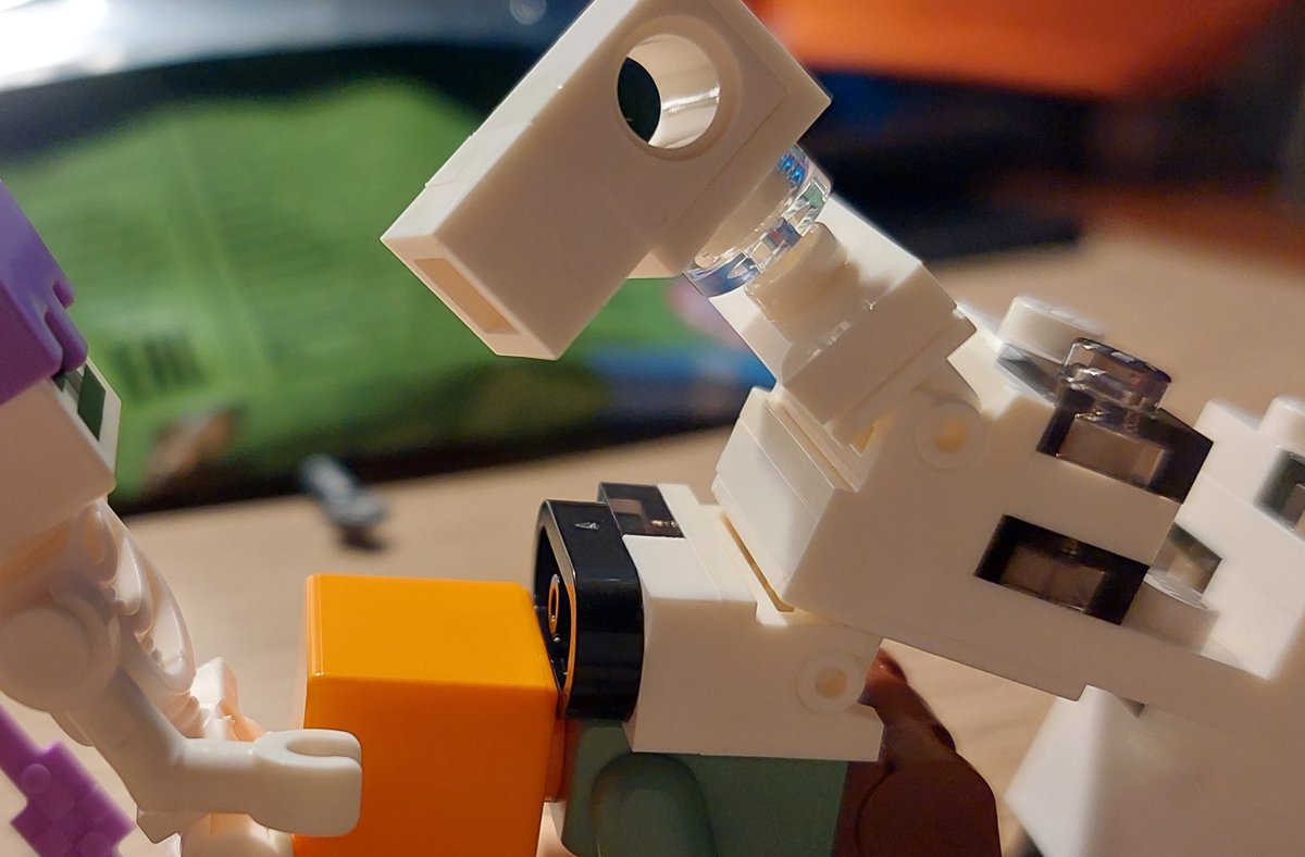 I NEVER bought ANYTHING Lego Minecraft but today i saw this and it really frickin inspired me, i wonder why...

so anyway