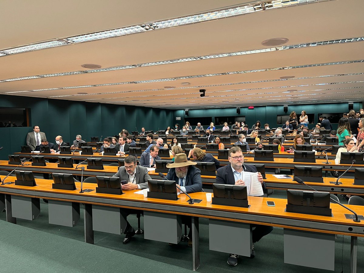CMADSUSTENTAVEL's tweet photo. Hoje (14), na reunião deliberativa ordinária (semipresencial) da CMADS, tivemos a aprovação de um projeto de lei 🌳

Saiba mais: https://t.co/tmybXo2PTf https://t.co/hOnRguxnwf