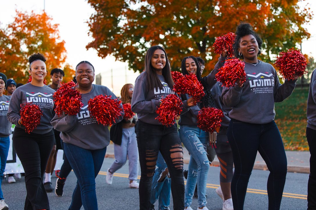 StudentsAtVT's tweet image. What 👏 A 👏 Semester 👏  

Here are some highlights from this fall to help you remember what makes #virginiatech soooooo special 

#hokies #fall22 #recap