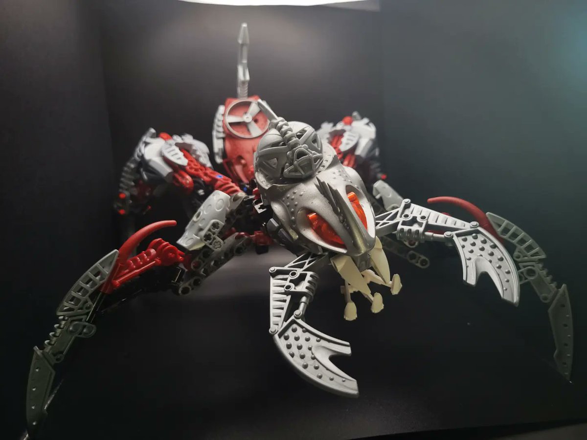 MorganRyanArt's tweet photo. 🕷 #Fenrakk the Doom #Spider 🕷When #Vezon arrived to the Island of doom Voya Nui he scoured the island for the Mask of Life to gain ultimate power and destroy the Piraka. When he acquired the mask a bolt of life energy shot out and transformed a #Vohtarak into the mighty (1/) https://t.co/sitJzSHIBv