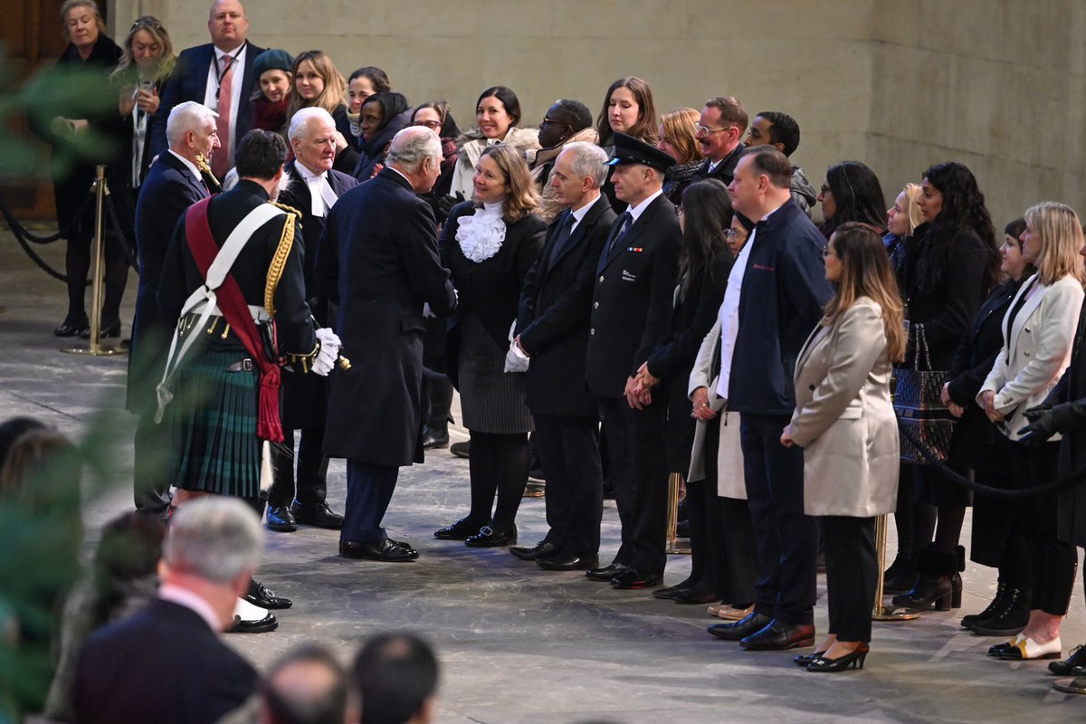 PARLYapp's tweet photo. HM the King visited Westminster Hall today to unveil a plaque marking the lying in state of HM the late Queen and to meet and thank parliamentary staff for their work.

📸 ©UK Parliament/Jessica Taylor and Roger Harris https://t.co/Zr7UXmcNuh
