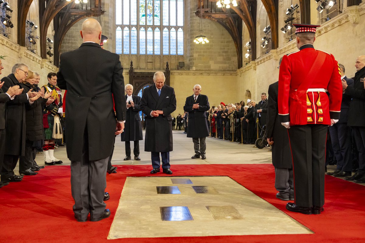 PARLYapp's tweet photo. HM the King visited Westminster Hall today to unveil a plaque marking the lying in state of HM the late Queen and to meet and thank parliamentary staff for their work.

📸 ©UK Parliament/Jessica Taylor and Roger Harris https://t.co/Zr7UXmcNuh