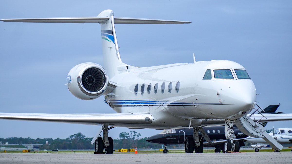 YelvingtonJet's tweet photo. Happy Wednesday.
There's always a helping hand. #ramplife
#gulfstream550
#yelvingtonjetaviation #Jet #Planes #CustomerService #Aviation #kdab #avgeek #avgeeks #FBO #FiveStarService #fixedbaseoperator #privateairterminal #corporatejet #techstop https://t.co/xZ3vz9n8zM