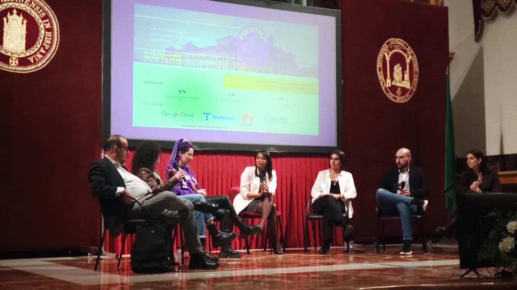 GDSC_UCAM's tweet photo. Para continuar con el evento, ahora tendrá lugar la mesa redonda, con Nuria Berruezo, Paula Vidal, Victor Meseguer, Miriam González, Juan carlos Perán, con Amanda Aquino como moderadora. La conversación ha tratado sobre la salud mental en la industria tecnológica https://t.co/ZjsDsqTAwD