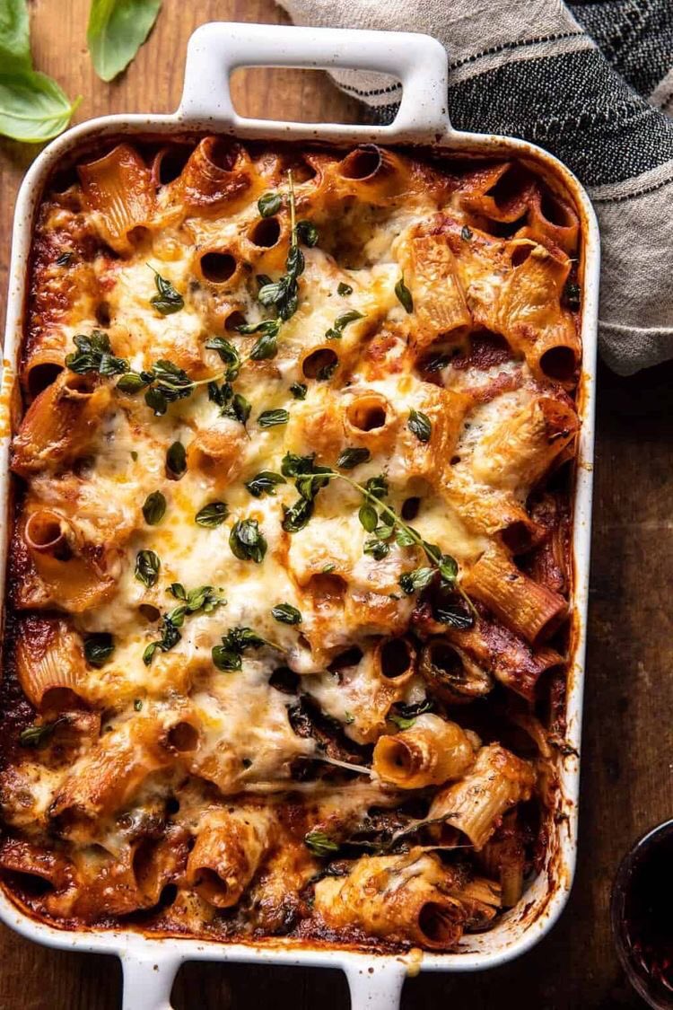FoodzWiz's tweet photo. Baked cheese pasta🔥.                        #bakedpasta #pasta #italianfood #pastalover #food #foodporn #foodie #foodphotography #cheese #foodblogger #foodstagram #homemadefood #homemade #instafood #homecooking #delicious #pastaalforno #lasagna #pastabake https://t.co/vS2I8ueGmt