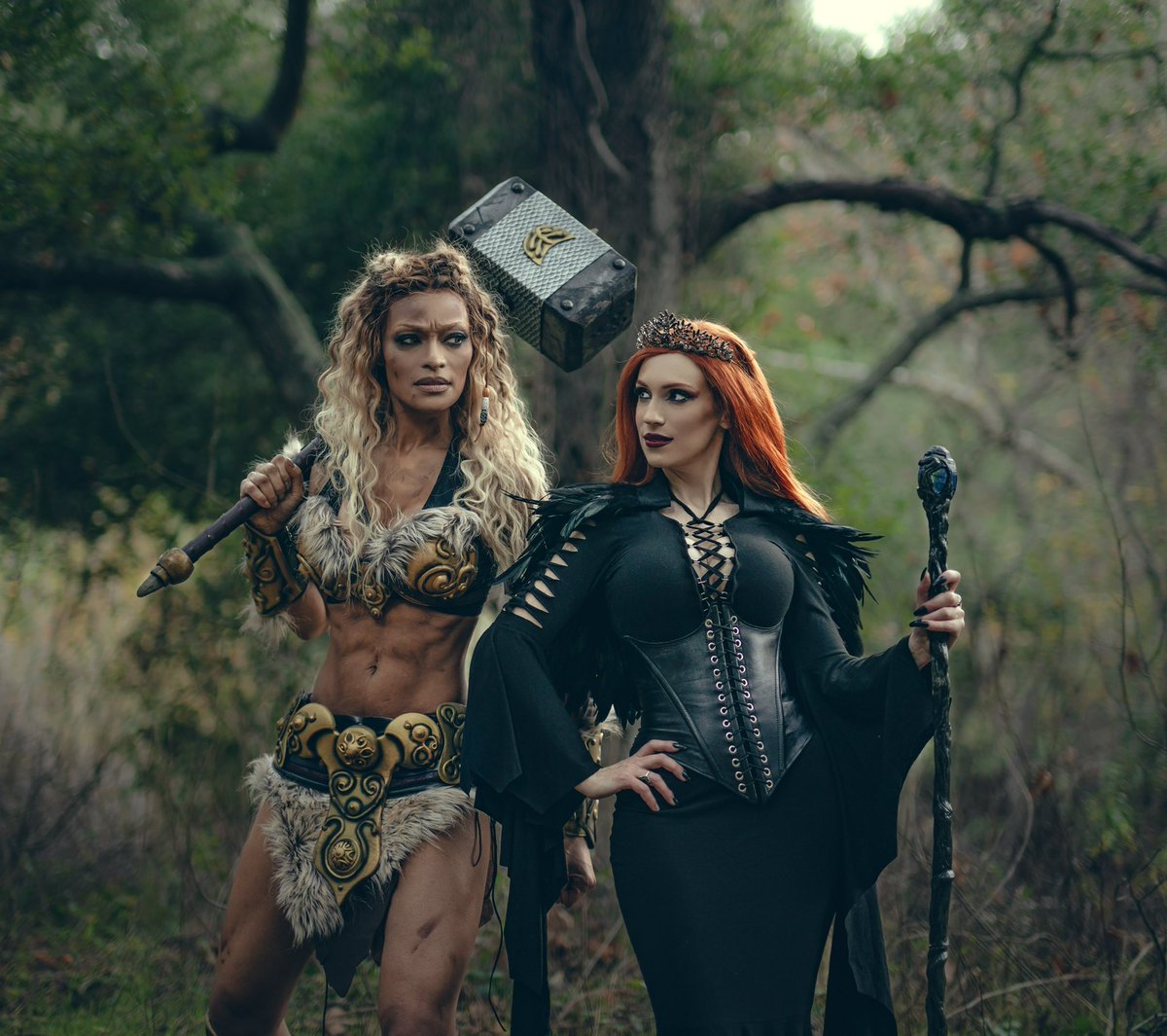 The Barbarian and the Sorcerer waiting for the rest of their adventuring party? 🤔
Not only is my friend <a href="/Graciecosplay/">Graciethecosplaylass 💋</a> gorgeous - but she’s absolutely hilarious. 😂
📸 by <a href="/BenjaminFarren/">Benjamin Farren</a> 🔥