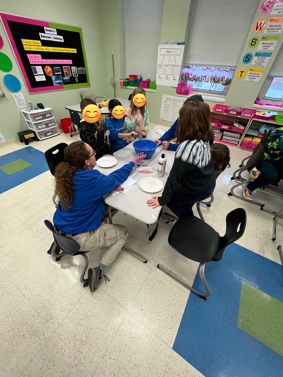 mrsrinehart1's tweet photo. The 4th grade @saylerparkjags got to hang out with some awesome people from @greatparks this afternoon 🍂❄️They talked about winter and even made some snow! @IamCPS #BeBetterJags #CPSandMe https://t.co/6rrmDv8wHA