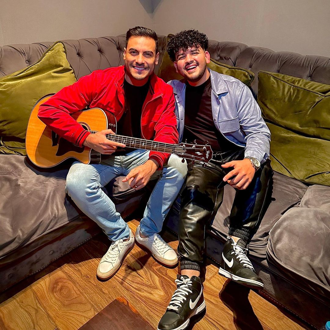 Online_RiveraP's tweet photo. .#Repost @ivangamezg 
——
Un viaje a rolas nuevas🙆🏻‍♂️✍🏼
Gracias por estos momentos @_carlosrivera @luismexianunez @jjuarezww así cerramos este año de muchas bendiciones, listos para el 2023!

#carlosrivera https://t.co/TA2obGWx9d