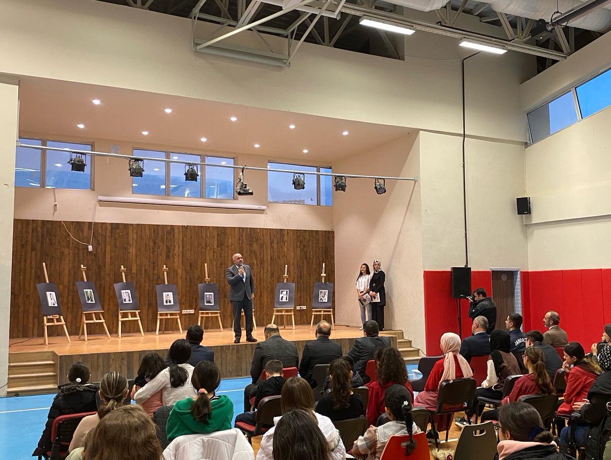 GSB_SandikliGM's tweet photo. Gençlik Merkezimizin düzenlediği Yedi Güzel Adam Şiir Dinletimizden kareler. Bu güzel günde gençlerimizi yalnız bırakmayan Sayın İl Müdürümüz @ihkasapoglu na ve değerli protokol üyelerimize çok teşekkür ediyoruz.
@kasapoglu 
@gencliksporbak https://t.co/cbcSkZI9YX