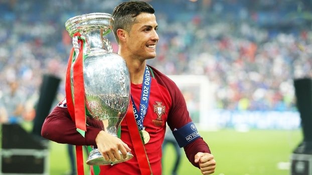 FontanRodrigues's tweet photo. Cristiano Ronaldo é o verdadeiro GOAT.

Venceu para lá de Manchester, onde se tornou estrela, soube ser mais do que,o driblador com a maior taxa de sucesso na Europa, e evolui-o  para se tornar o maior finalizador da História do Futebol.

Digam o que disserem, ele é o melhor. https://t.co/l8IC9PDOdP
