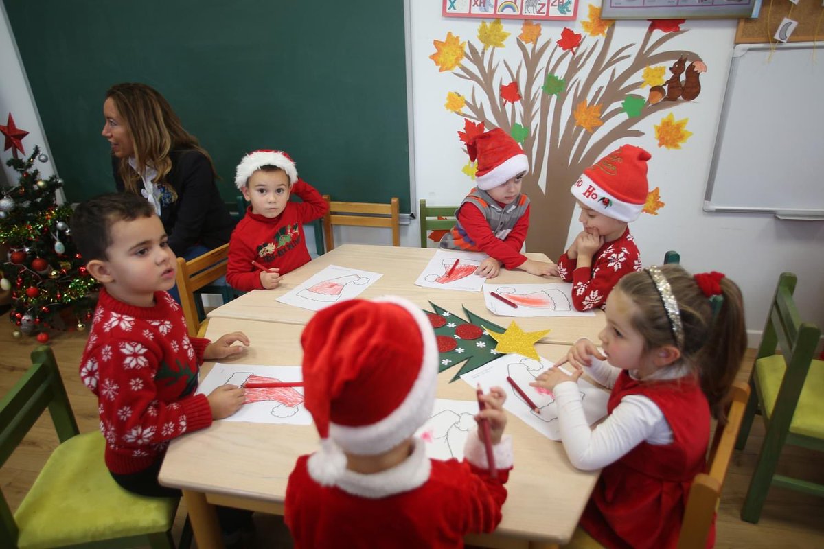 UNDPAlbania's tweet photo. 2/2- Large classrooms,science and IT labs,sports court, gym, emergency stairs,solar panels 4 hot water- are but a few features of the new school/ kindergartens built in the context of #EU4Schools funded by @EUinAlbania &implemented by #UNDP.
#BuildBackBetter #BuildBackTogether https://t.co/rBrHzm7cCO
