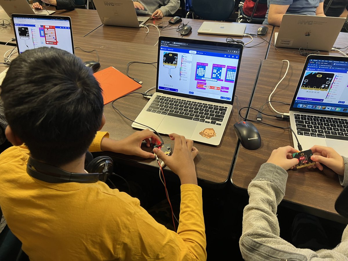 ps26q's tweet image. Congratulations to our students for an amazing #csedweek2022 where our incredible students were using coding to program rock, paper, and scissors on Microbits.
#CS4ALLNYC