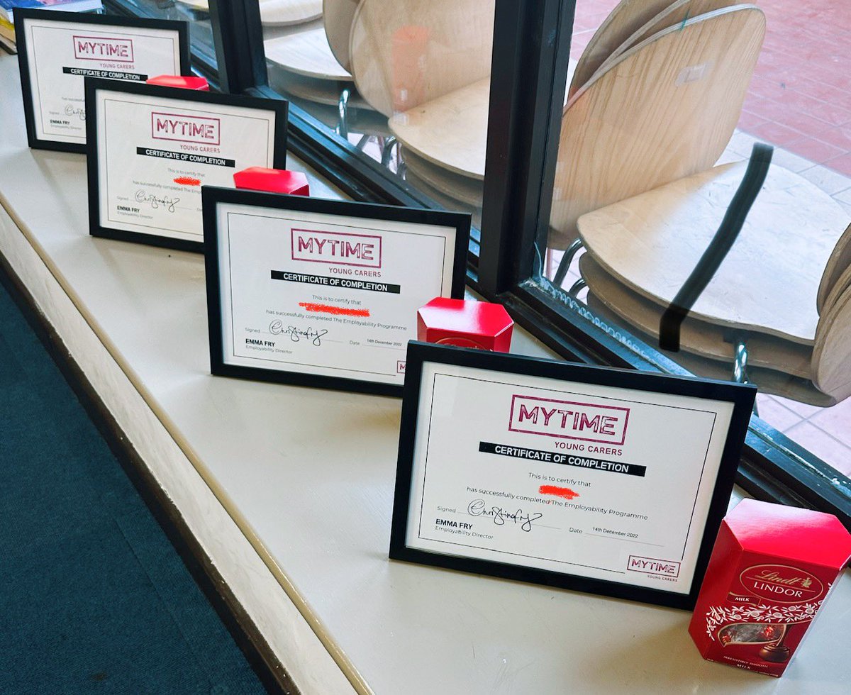 Massive well done to these brilliant #youngadultcarers from <a href="/GlenmoorAcademy/">Glenmoor Academy</a>. This week they celebrated completion of the <a href="/mytime_charity/">MYTIME Young Carers</a> Employability Programme, they are a lovely group and I am so proud of them 🎉
#edutwitter