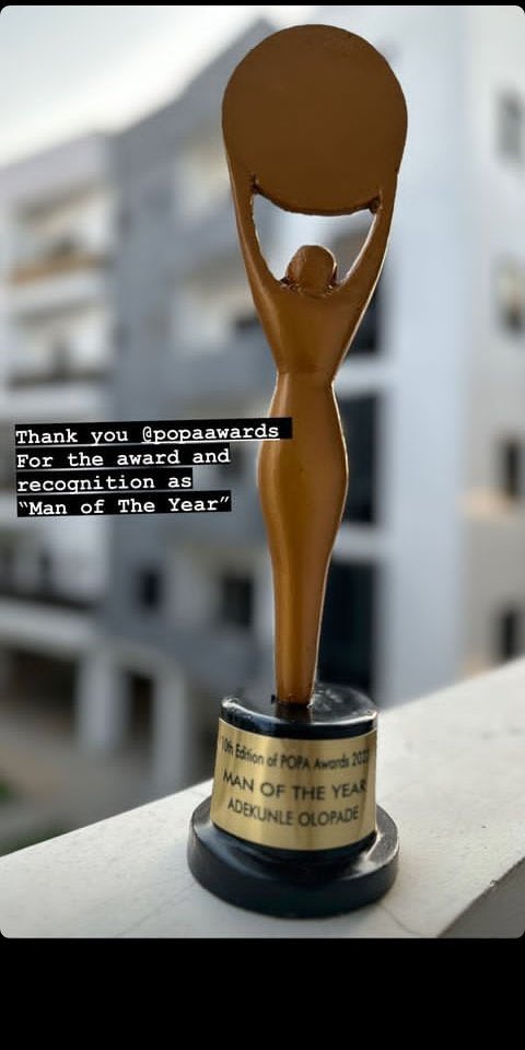 DeksEloquence's tweet photo. Adekunle’s first award after #BBNaija 
“Man Of The Year” indeed. Congratulations @adekunleolopade Very well deserved 👏🏽
Islanders reply with your congratulatory messages ❤️❤️

#ThisIsNotAnExcuse
#AdekunleOlopade https://t.co/GpMMEHsrIr
