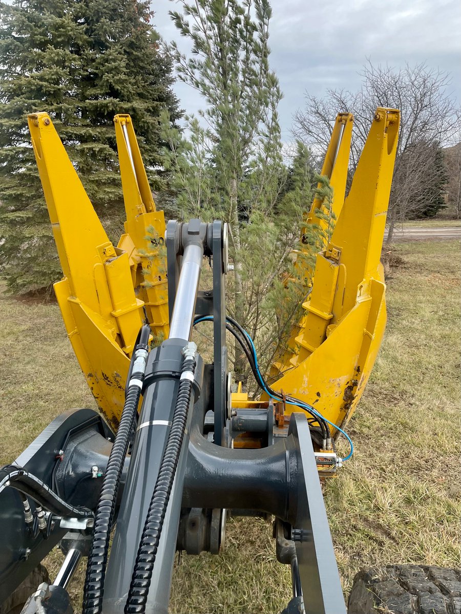 Harvesting nursery trees (a few weeks ago)!🌳🌲

Note: our #office and #yard will be closed from Dec 17th-Jan 2nd. Schedule your pick ups and orders before then.

#hermanns #treespade #landscaping #johndeere #landscapedesign #harvesting @johndeere