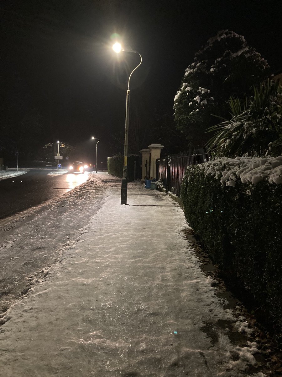 FelicityRead's tweet image. ⁦@KenGoodwinITV⁩ I feel like I’ve fallen through the back of the wardrobe! St Stephen’s Roaf Cheltenham but only -4o at 7pm