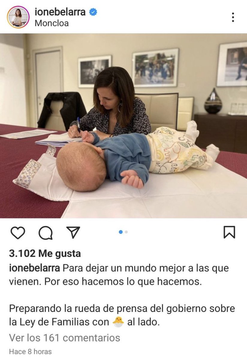 MariaJamardoC's tweet photo. Una ministra necesita llevarse a su bebé de dos meses al Ministerio para demostrar que se puede ser madre y trabajar a la vez… ¿Pero no era para eso para lo que habían venido a darnos la matraca con las bajas obligatorias para conciliar? https://t.co/y1XvWch4hR