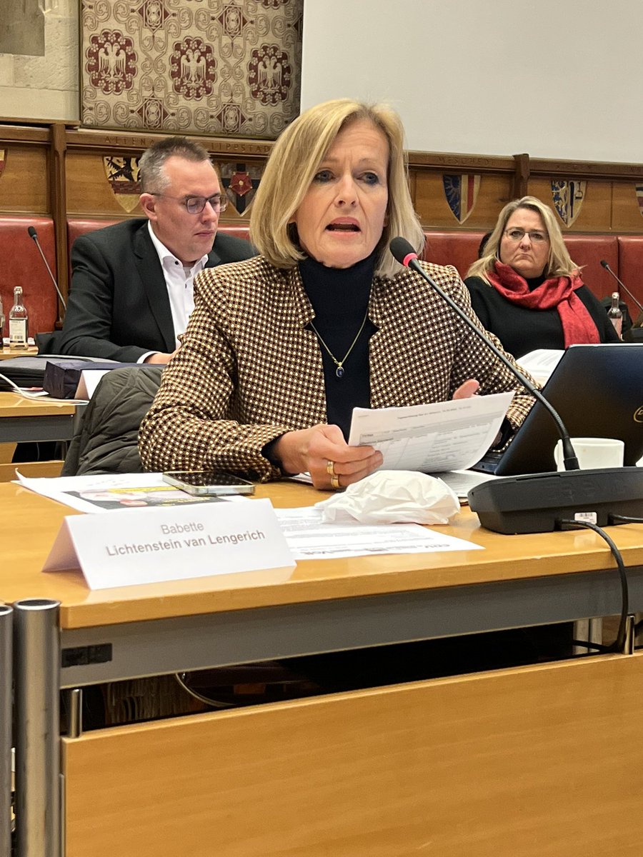 cdu_fraktion_ms's tweet image. Antrag zur sofortigen Beschlussfassung der #Linkskoalition zum TOP 48.5.:
„Weil sie frustriert sind, solch einen Antrag rauszuhauen … ‼️‼️‼️‼️“
„Wie soll man bei diesem Verfahren, Stellung nehmen können ‼️“

#cdums #ratMS #KIB #Münster #Domplatz