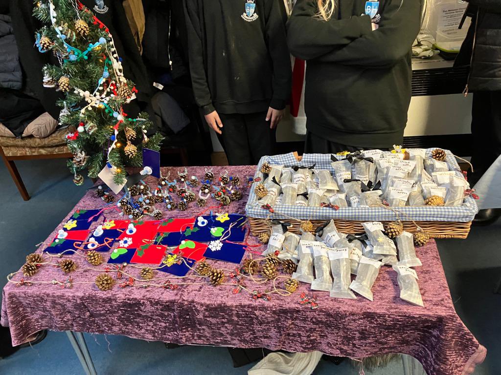 bridgehousesch1's tweet photo. Today we held our first ‘Christmas Cracker’ event! We had fabulous student performances of dances, drumming, jokes, beautiful readings and of course some lovely singing.  Also stalls and games that were all made by the pupils. A cracker of a day! 🎄🎅🏻 #semh https://t.co/ELurpEG4dA