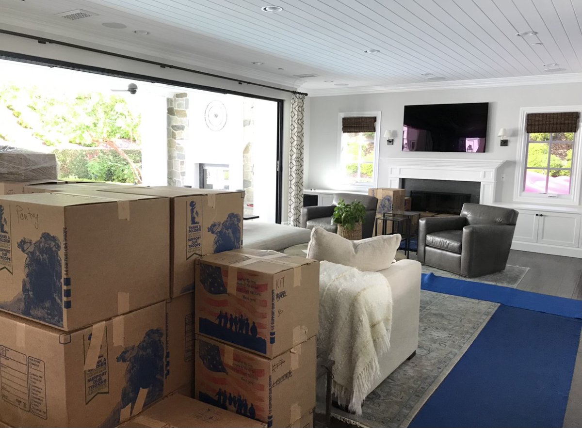 CoastMoving's tweet photo. Your possessions are well protected when you use our packing services. We stack all of your packing materials neatly and out of the way in a small area. In addition, we are cautious to cover your floor with mats in order to protect your property! https://t.co/xVUDpiJBaE