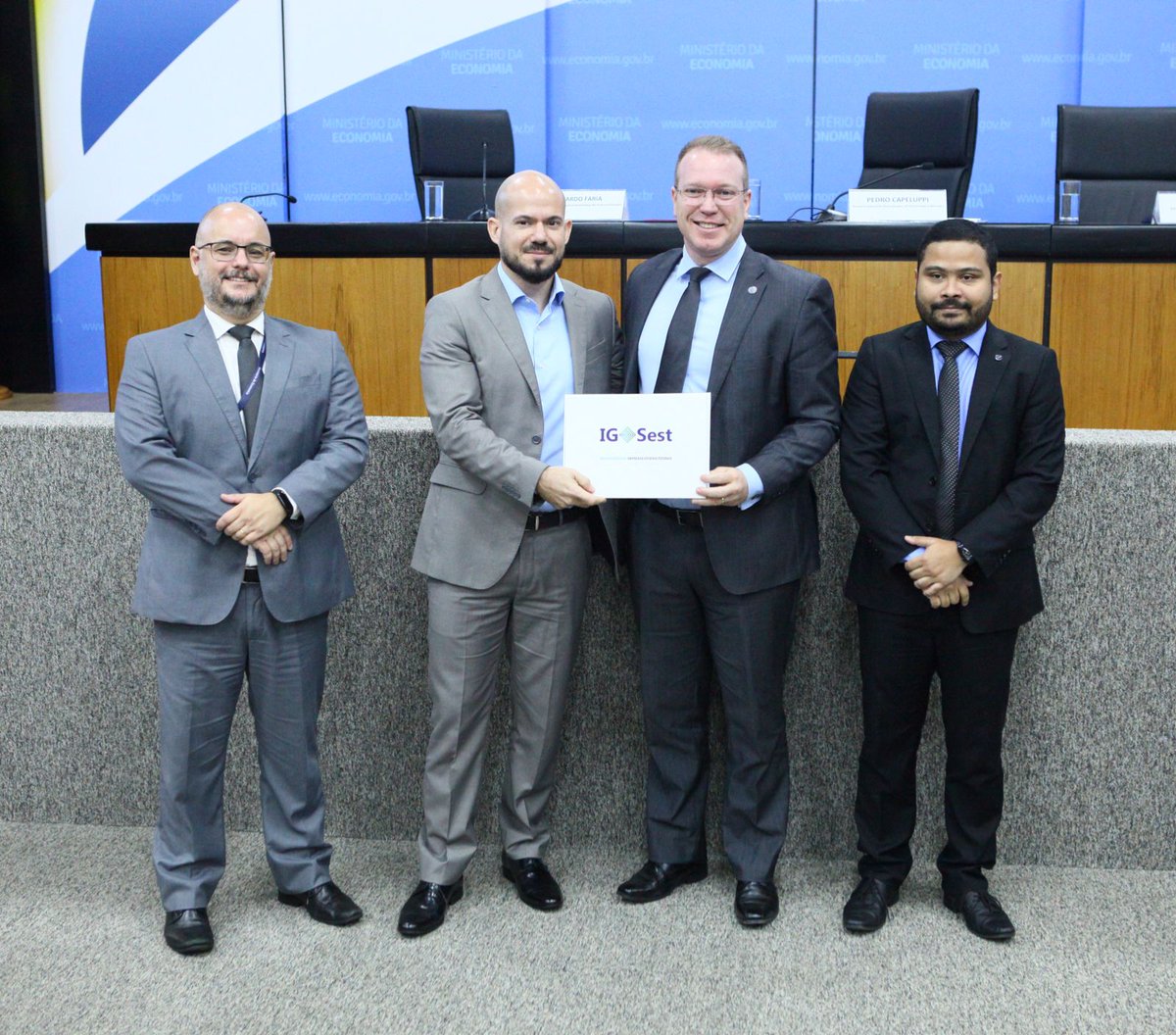 infrasaoficial's tweet photo. Foco em Governança! Nossa empresa foi certificada no 6º Ciclo do Indicador de Governança do @MinEconomia   com nota 9,37.  🏆
#estatais #inovação #infraestrutura #transportes #prêmio 

Confira📱: https://t.co/owJ8SYFdPO https://t.co/Tcw4U7rfto