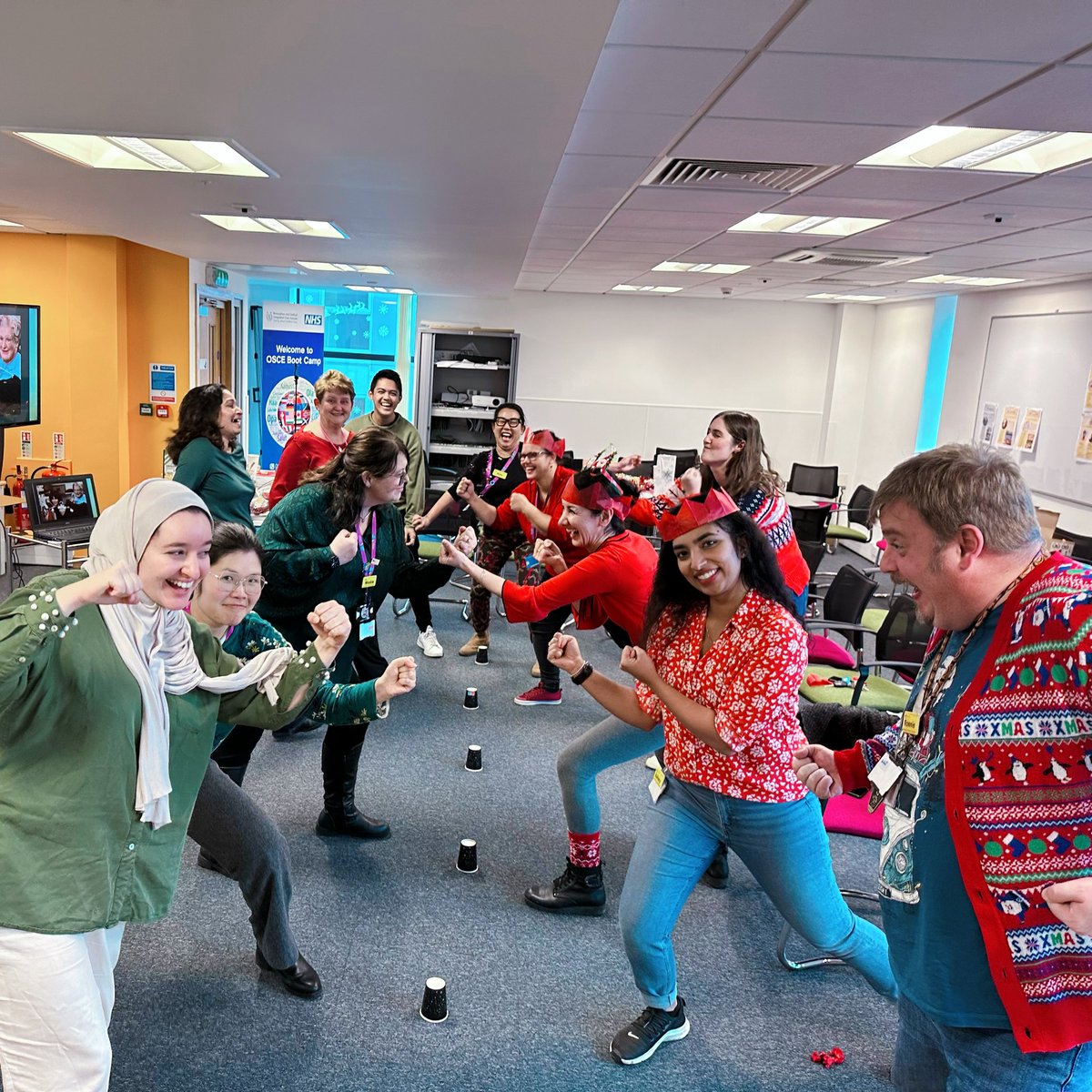 PaulJared_DJ's tweet photo. Happy Holidays everyone! 💚♥️🎄😍- from @BSol_ICS @uhbtrust INR Team!!! #RedvsGreen #MooVSroar @NickieWalker15 @sharon_quigg @Krisanne75 @pauljohnale @kimrdart @ashmyjacob @Jadeythelady86 https://t.co/74Yn8rvhVw