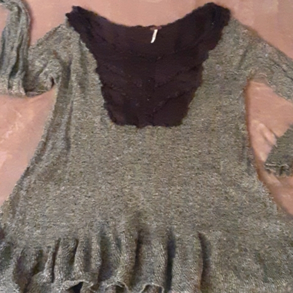 Yulia46067762's tweet photo. So good I had to share! Check out all the items I'm loving on @Poshmarkapp from @2BlessThrift #poshmark #fashion #style #shopmycloset #freepeople: https://t.co/KxxRbrJz0k https://t.co/hUoqC9t9r3