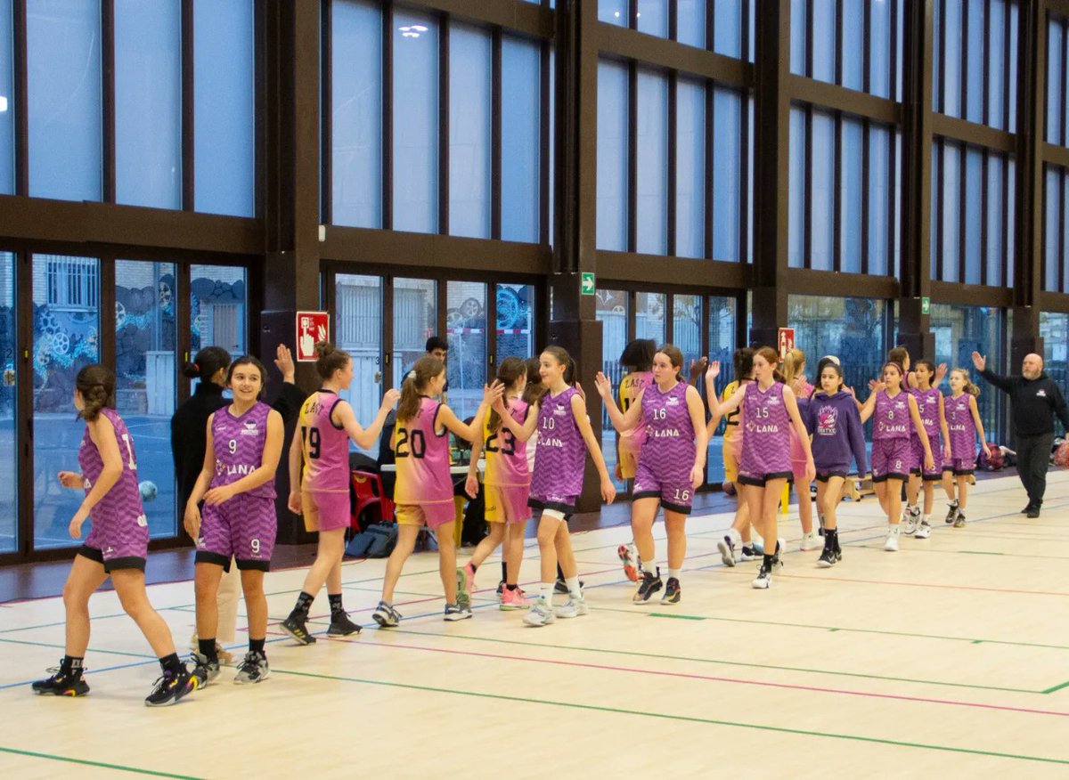 Ointxe's tweet photo. Errendimentuko infantilak 🏀⛹️♀️
Zarautzen gure neskak #LanDaLan 👊👊
@ZAST_Zarautz 68 ▶️ 31 @lanascoop Ointxe!
#ointxeNeskak
#saskibaloia #pasioa #HarrobiaGureEtorkizuna 😈
📸📸 Ederrak @mlizarralde 👏👏 https://t.co/QZUllYXxGo