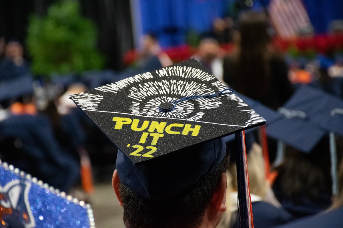 UTSA's tweet image. Hey #UTSAGrad23… here’s some inspo 🧡💙

#UTSA #UTSAGrad22