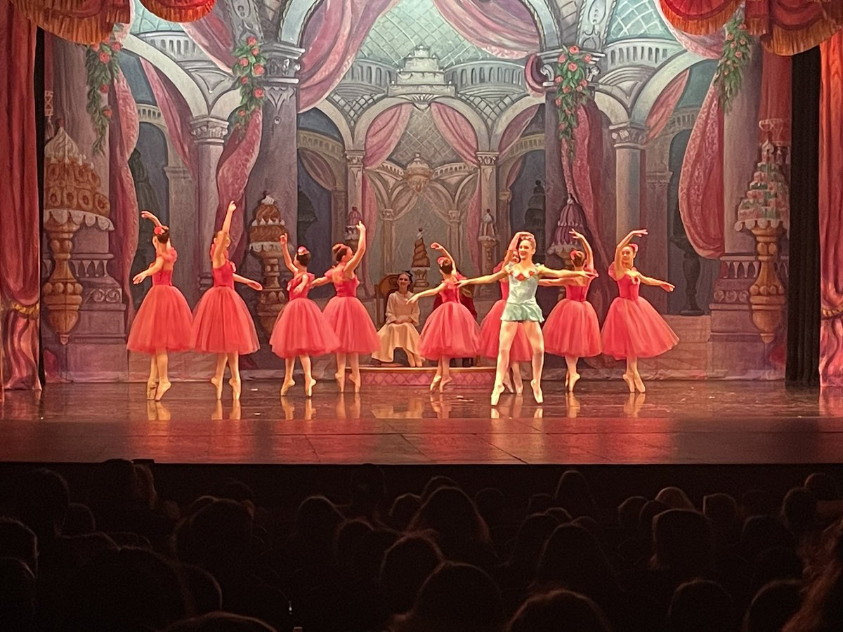 Round 2 of The Nutcracker performances for <a href="/officialSPS/">Springfield Public Schools</a> 2nd grade students. Thank you <a href="/SpfldBallet/">Springfield Ballet</a> for providing this opportunity! <a href="/SpringfieldArts/">Springfield Regional Arts Council</a> <a href="/springfieldAGC/">Any Given Child Spfd</a>