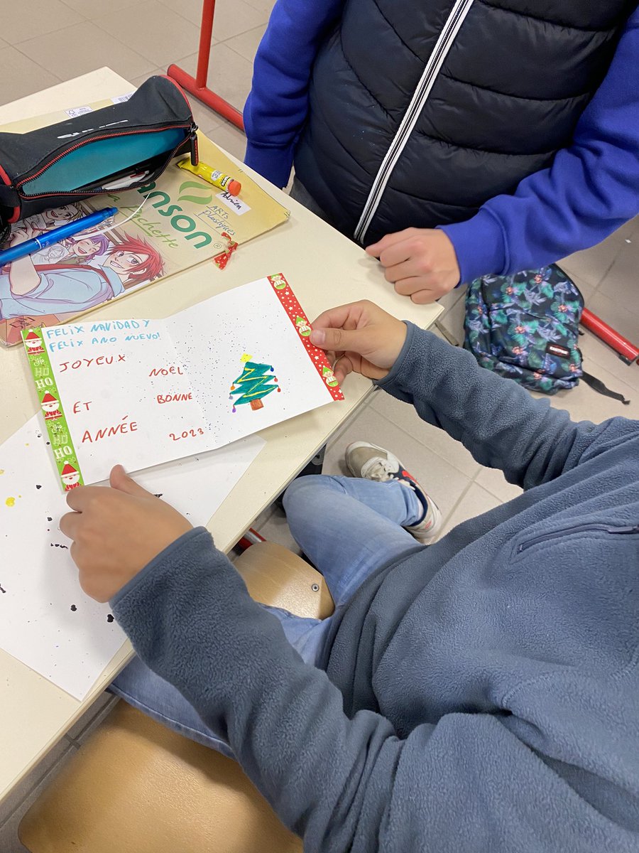 LaMadeleine_49's tweet photo. Mardi 13-12, activités 6emes « Noël ailleurs » avec les ambassadeurs: présentation des traditions de noël, fabrication de cartes de vœux et chant. Merci @OsnabruckAngers et @angersxaustin et Ciza et Luis. https://t.co/JBMJFBEKgQ