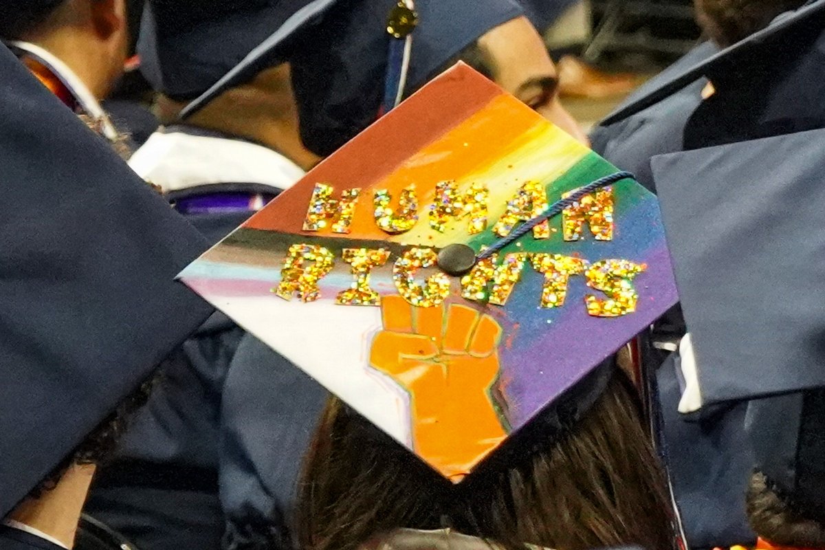 UTSACOLFA's tweet image. We love to see all the creative designs on the caps of our graduates! Here's a few from yesterday's ceremony.🎓

#UTSACOLFA #UTSA #UTSAGRAD22
