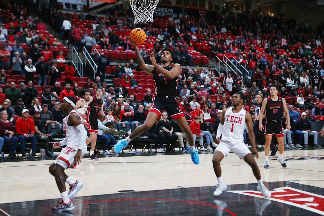 EWUMBB's tweet photo. No quit from the Eagles last night against the Red Raiders!

📸: @usatodaysports

#GoEags https://t.co/npkWCwK3YH