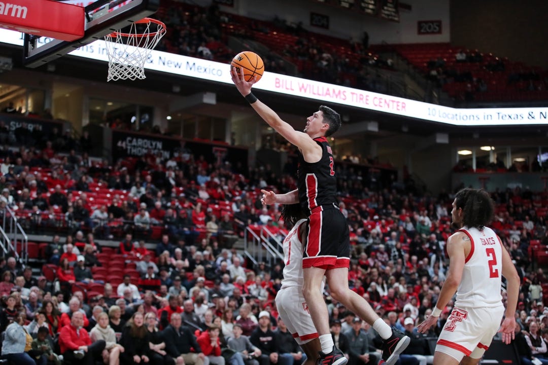 EWUMBB's tweet photo. No quit from the Eagles last night against the Red Raiders!

📸: @usatodaysports

#GoEags https://t.co/npkWCwK3YH