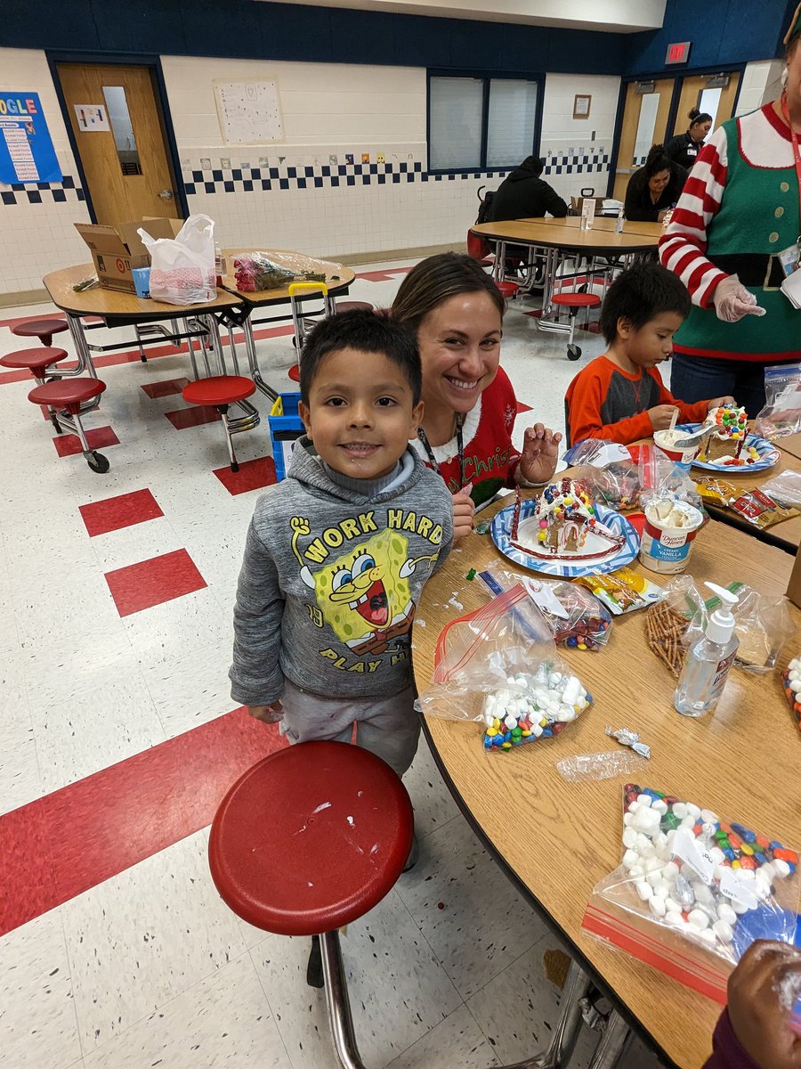 RiversideFCPS's tweet photo. Our kindergarten celebrated the winter holidays by making gingerbread houses today! https://t.co/9KhUmsjd0t
