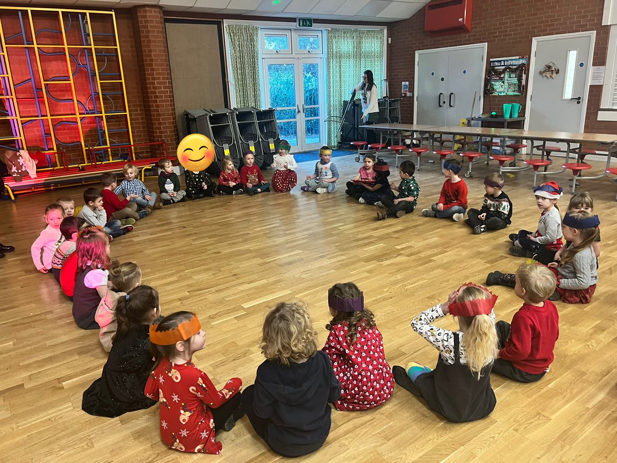 JDonaldsonClass's tweet image. We had a fantastic Christmas party. We even had a surprise visitor turn up! Thank you to our families for your food donations. We even have enough left for party snack for the rest of the week! 🎄⭐️🎅🏻