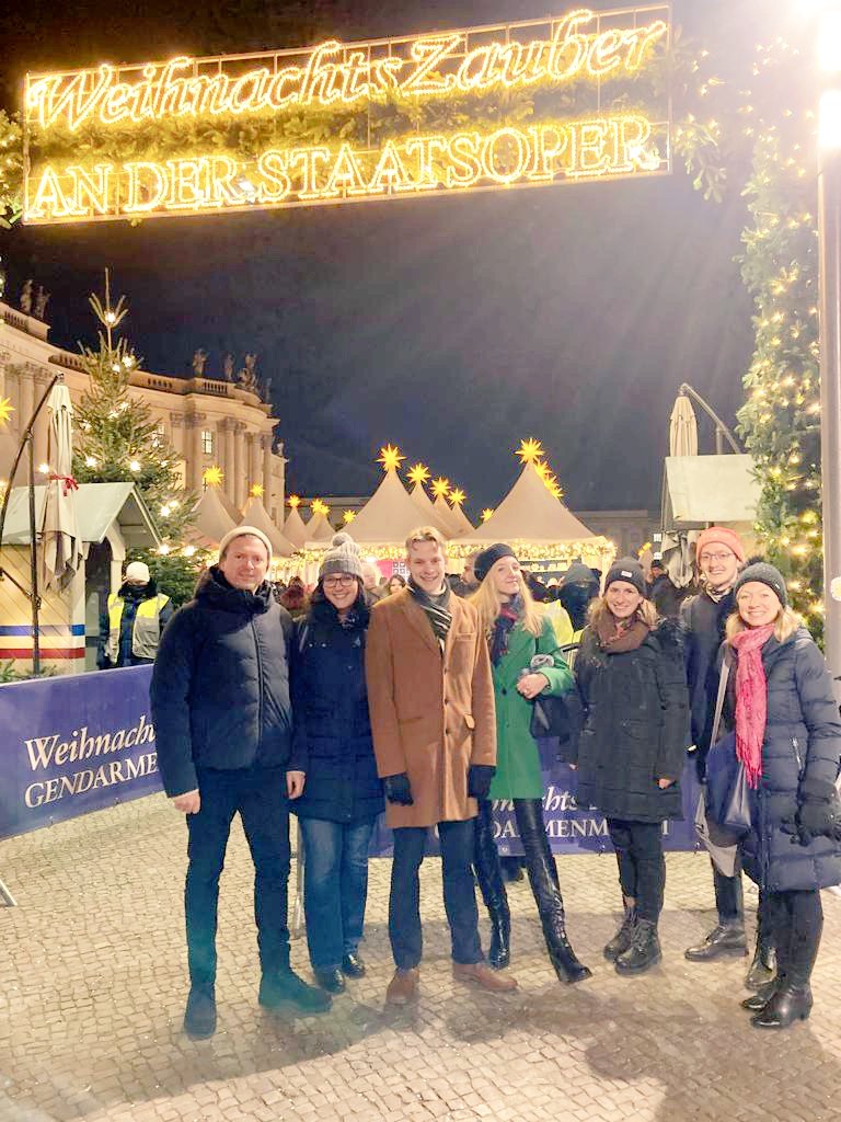 #Weihnachtsmarkt mit dem <a href="/Der_BDI/">BDI</a> best Team ever #teamworkmakesthedreamwork