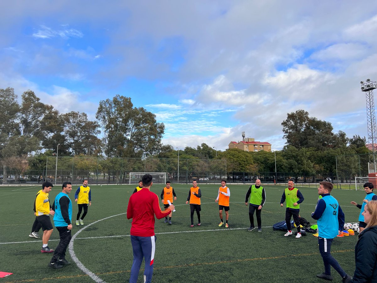 ⏏ FORMACIÓN CONSTANTE 

📷 #SPP sesión práctica presencial del curso #UEFAC de <a href="/RFAFSevilla/">RFAF - Delegación de Sevilla</a>, turno de por la tarde

😁 #ProfesCEDIFA #TOP  <a href="/Maribel_MarGlez/">@Maribel_MarGlez</a> <a href="/Marcofdez/">Marco Fernandez</a> y <a href="/curroramos/">Curro Ramos Alcoba</a> 💚SEGUIMOS🔥