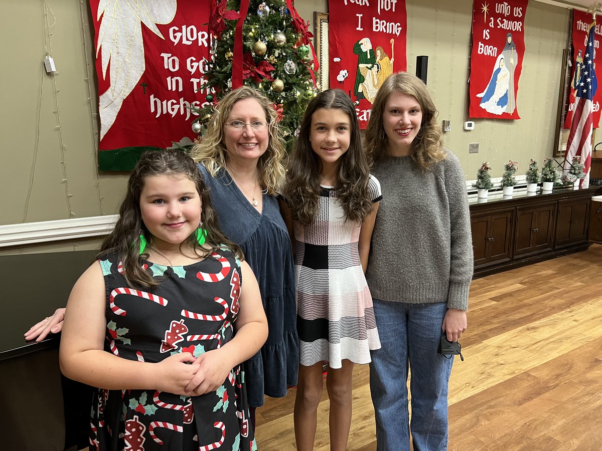 PCSCSeniors's tweet photo. Angie Shumpert and her piano students have been coming for many years to perform for our #ColumbiaPresbyterianCommunity residents We are glad to host their Winter recital! https://t.co/VW63ymDdor