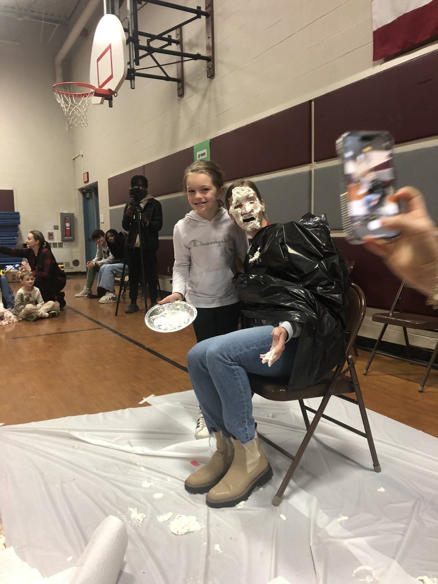 MrsHowardFV's tweet photo. Annual PIE in the FACE fundraiser at FV! 🥧🦊@FCASD @Foxfamiliescare https://t.co/SKnPV6HbDW