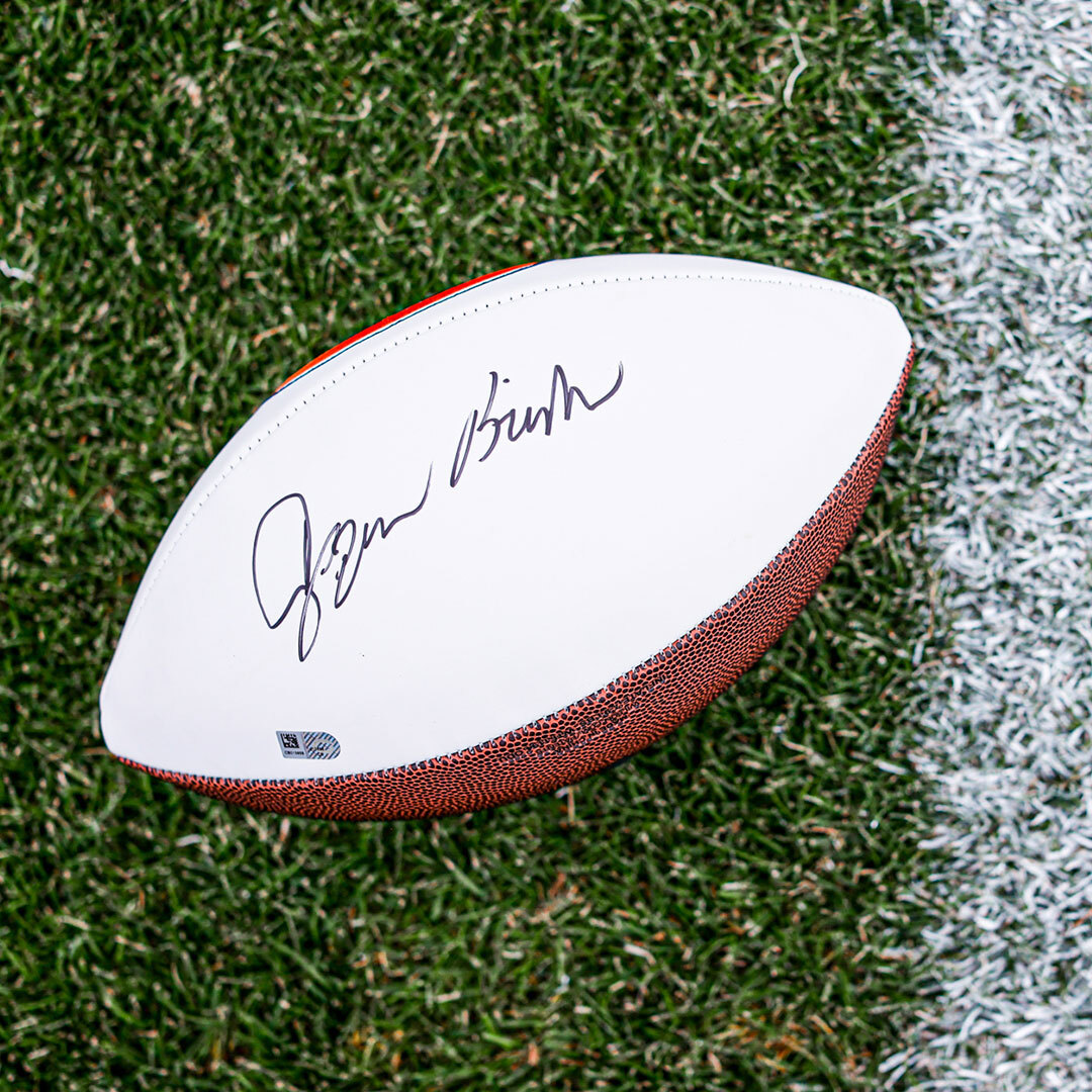 ChicagoBears's tweet image. Who wants a @JaquanBrisker signed football? 👀 

RT for the chance to win! #ProBowlVote